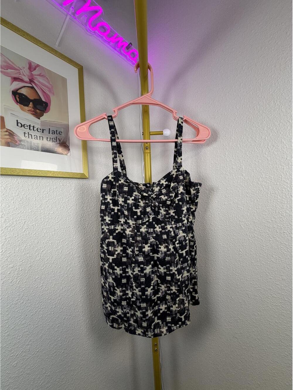 Patagonia Women's Size 2 Black and White Patterned Sleeveless Top